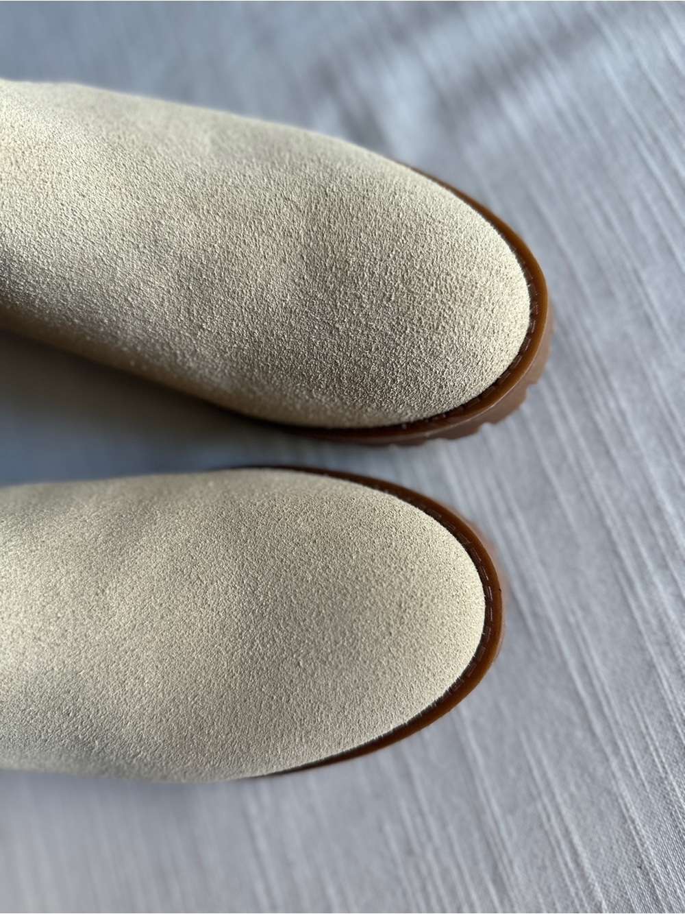 Quince Italian Almond Suede Lug Sole Chelsea Boots Size 7.5 NWT - Picture 8 of 9